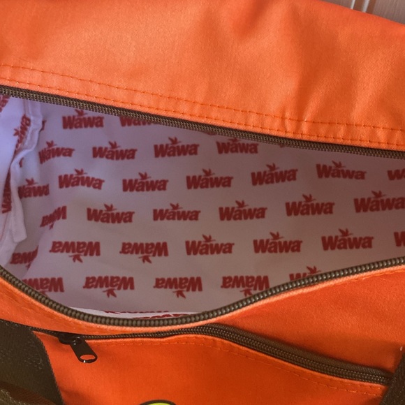 NWOT Reese’s Duffel Bag with Wawa Lining - Picture 2 of 2